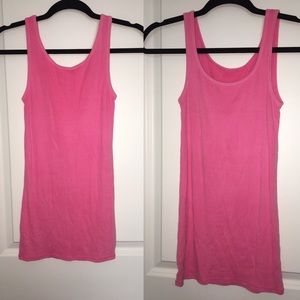 Merina tank top. Fits loose.